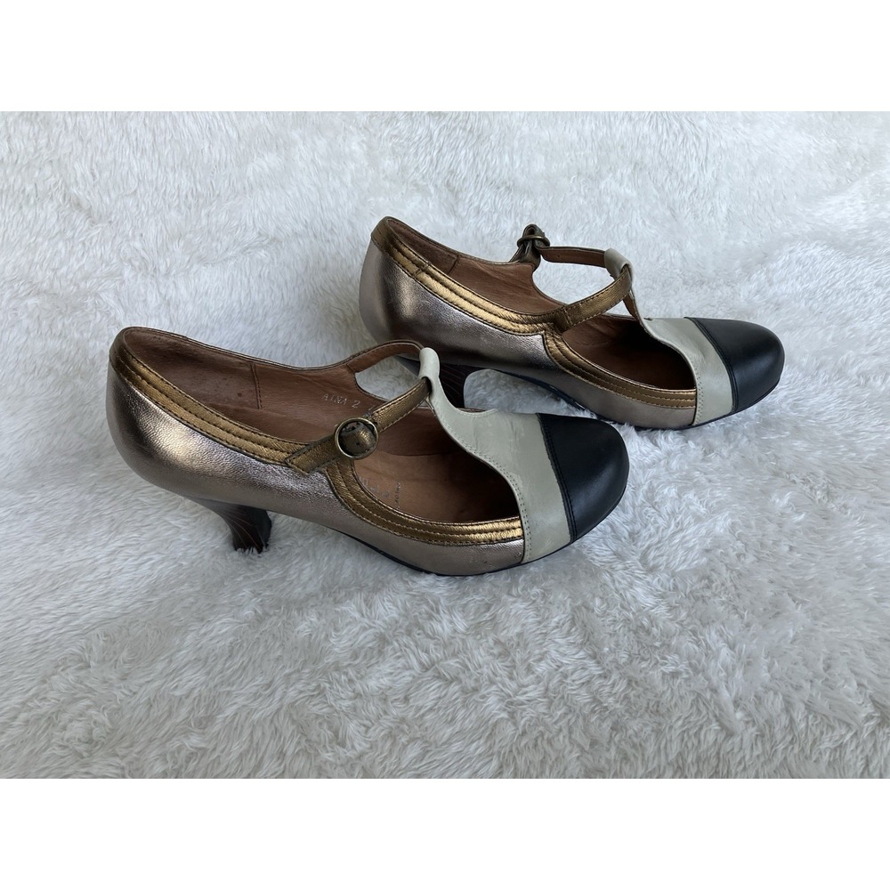 Jeffrey Campbell Aina 2 T-Strap Pumps Retro Style Women's Sz 7
